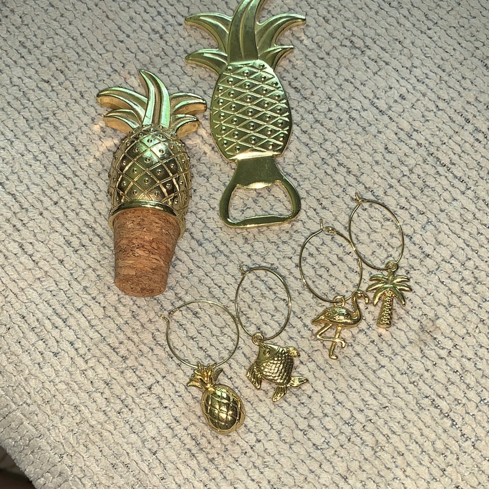 Gold Pineapple Bar Accessory Set